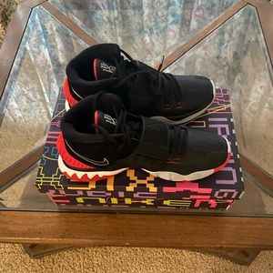 KYRIE 6 BASKETBALL SHOE